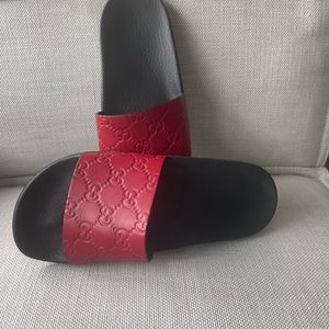 GUCCI Hibiscus Red Women's Slides.